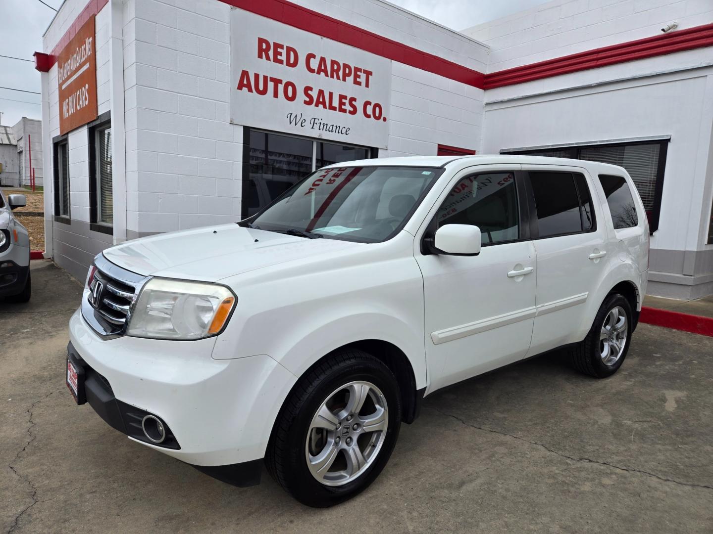 2015 WHITE /Beige Honda Pilot EX 2WD 5-Spd AT (5FNYF3H43FB) with an 3.5L V6 SOHC 24V engine, 5-Speed Automatic transmission, located at 503 West Court, Seguin, TX, 78155, (830) 379-3373, 29.568621, -97.969803 - Photo#0